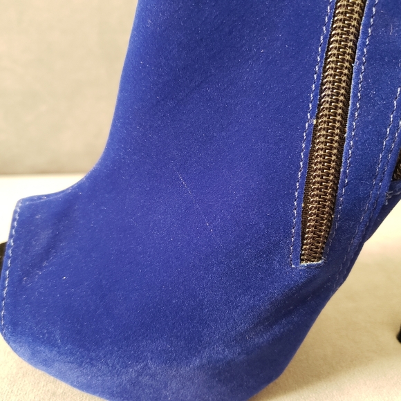 2010s Qupid Royal blue suede platform peep toe stilettos - Picture 4 of 5